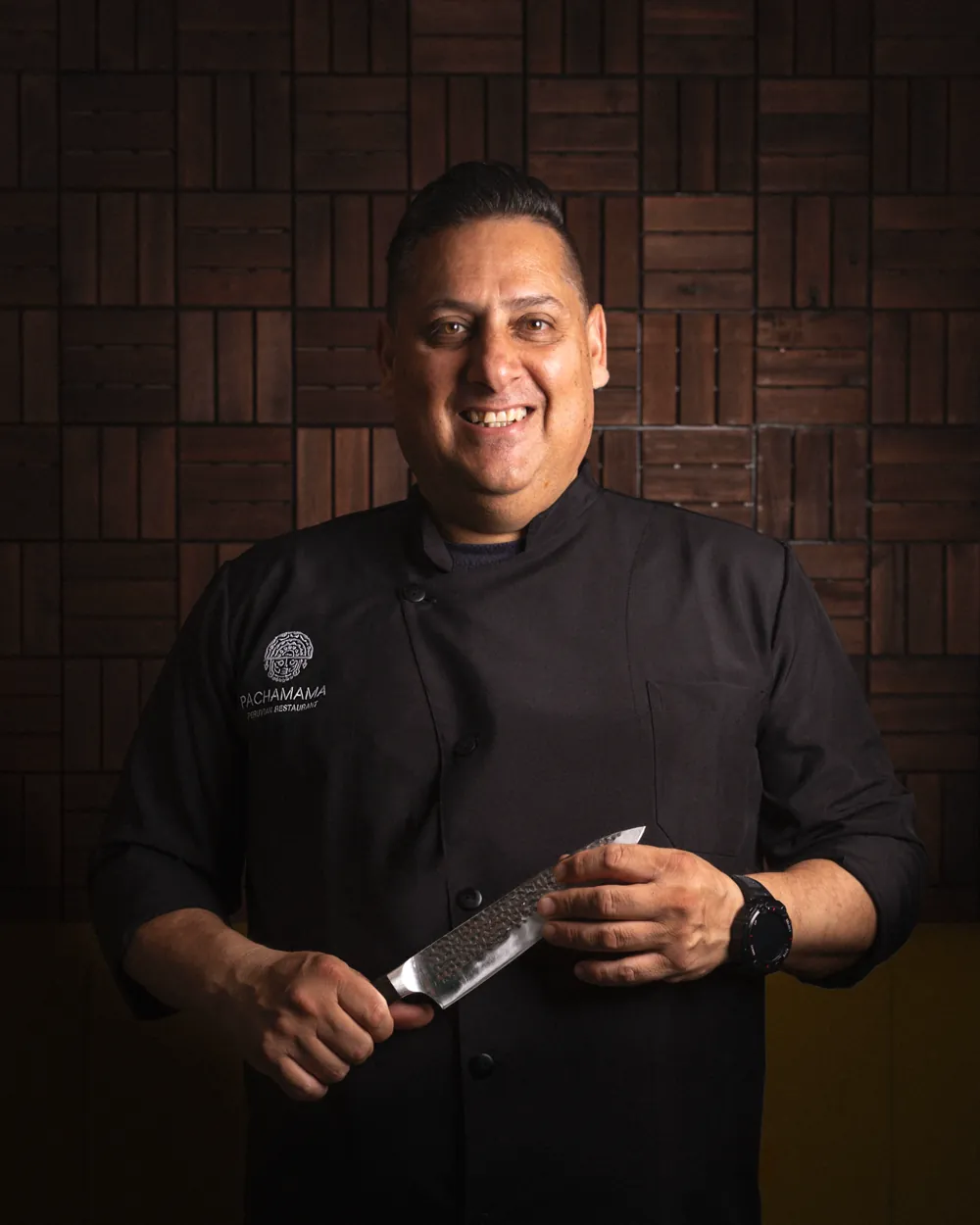 A Pachamama chef holding his knife in the dining room